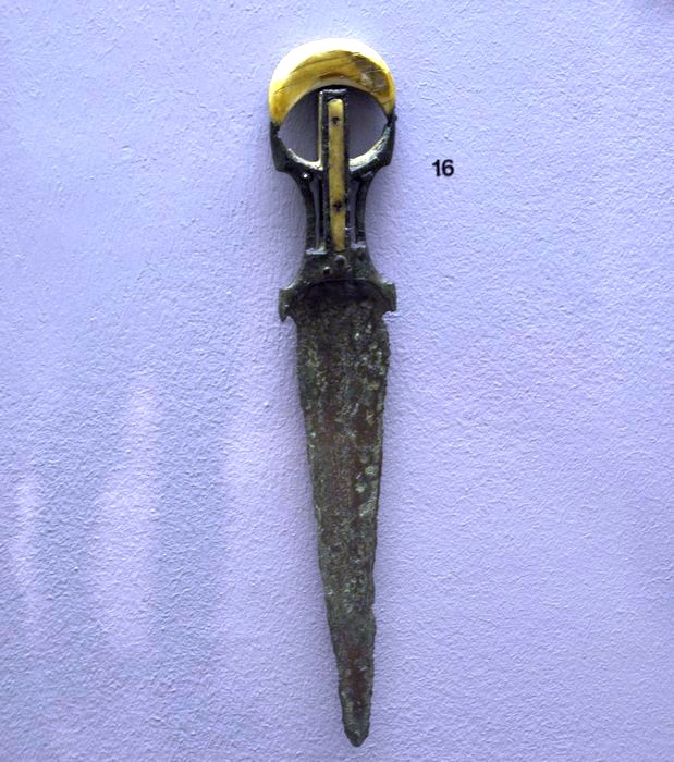 Egyptian dagger