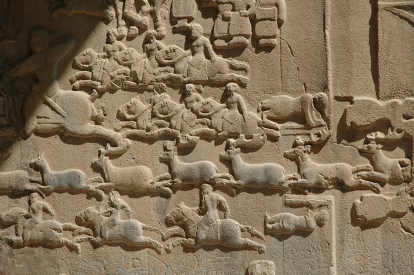 Taq-e Bostan, Large cave, Hunting scene (2)