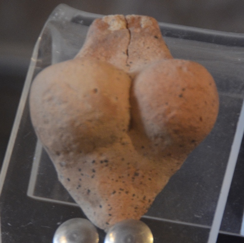 Tall Hujayrat al-Ghuzlan, Female figurine, made of baked clay