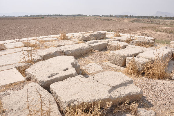 Takht-e Rostam, The platform itself