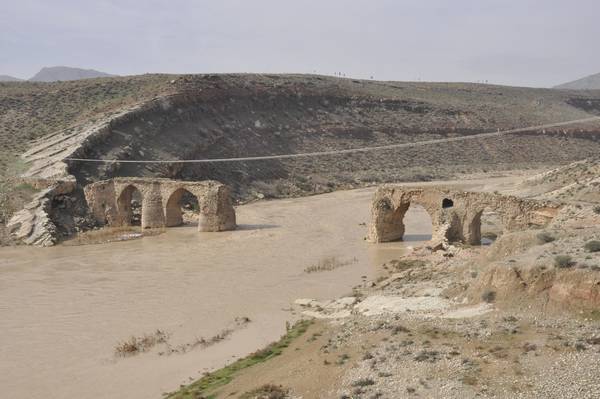 Kavar, Sasanian bridge
