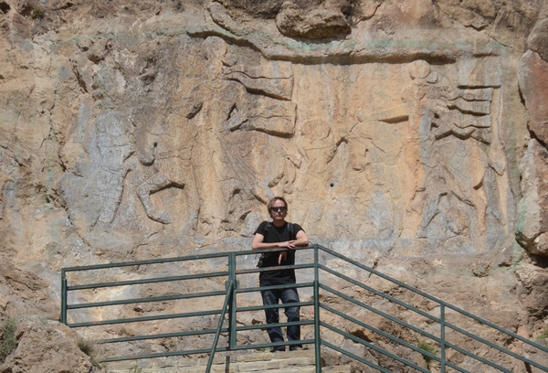 Salmas, Rock relief, Dutchman added for scale