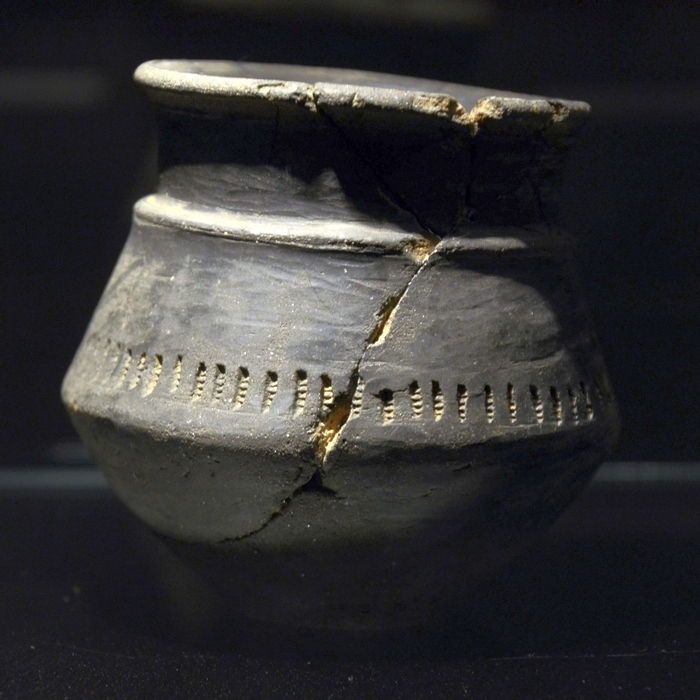 Grannum, Merovingian pottery (2)