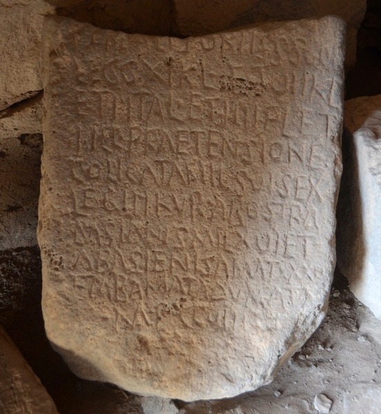 Qasr el-Azraq, Road building inscription from the age of Aurelian