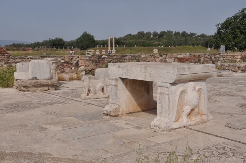 Sardes, Synagogue, Table