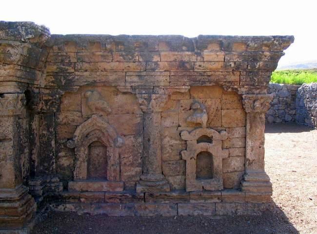 Sirkap, stupa of the double-headed eagle (2)