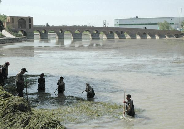 Isfahan, Sharestan bridge