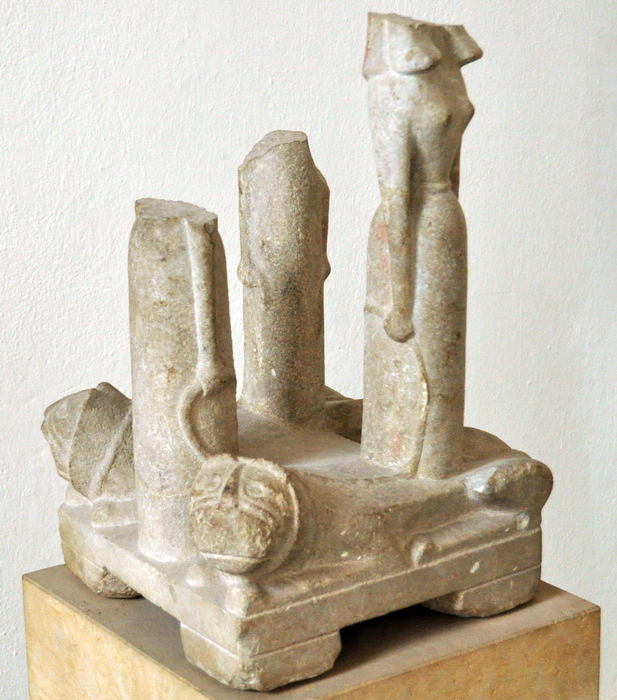 Samos, Temple of Hera, Statue of three goddesses and a lion
