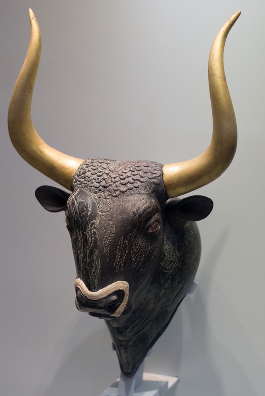 Knossos, Minoan bull-shaped rhyton