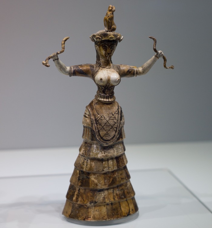 Knossos, Statuette of a woman holding two snakes
