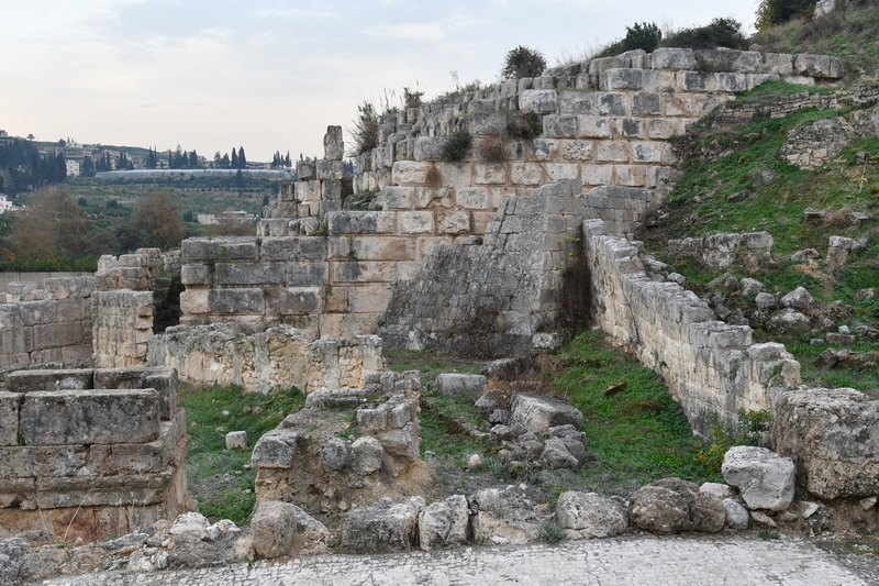 Sidon, Bustan esh-Sheikh, Persian terrace (2)