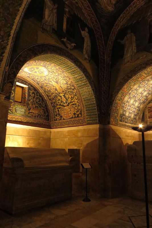 Ravenna, Mausoleum of Galla Placidia, Interior