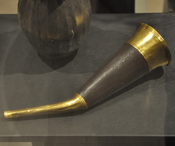 Bócsa, Horn from the tomb of an Avar prince