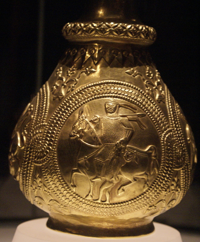 Sânnicolau Mare, Nagyszentmiklós treasure, Jar with relief of a warrior