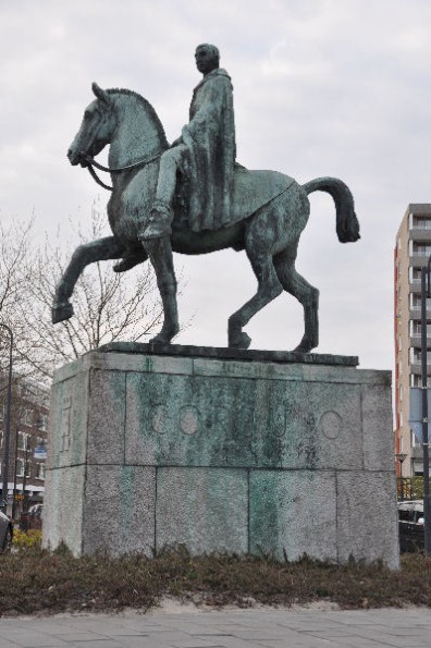 Modern statue of Corbulo in Voorburg