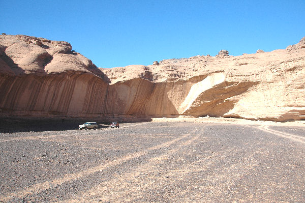 Wadi Awis, cave