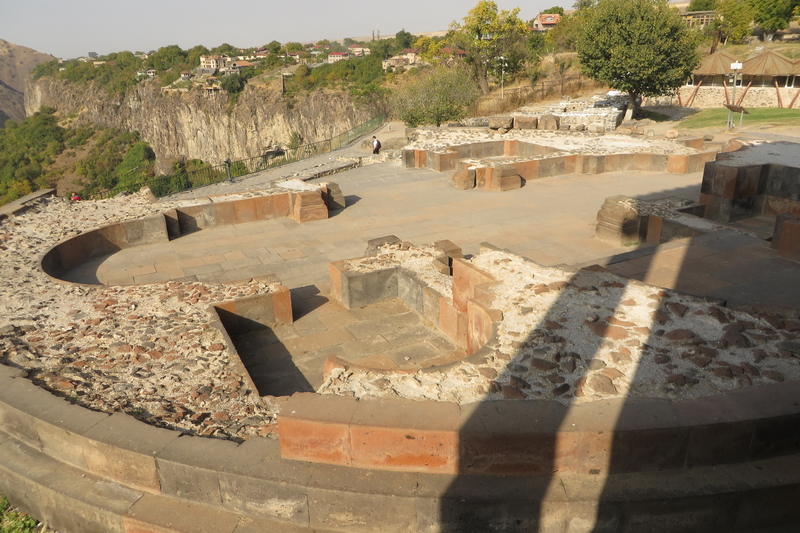 Garni, Church