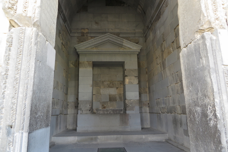 Garni, Roman-style monument, Interior, Chapel