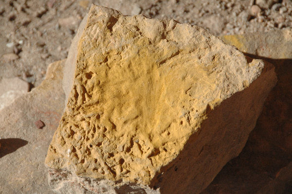 Wadi Awis, Yellow pigment