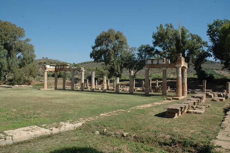 Brauron, Stoa