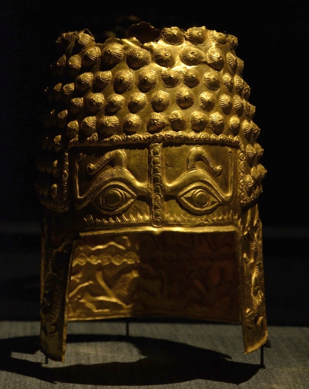 Varbilau, Helmet with mythological decoration