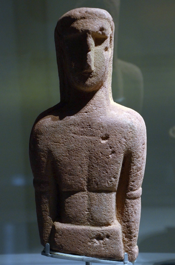 Dedan, Statue of a man