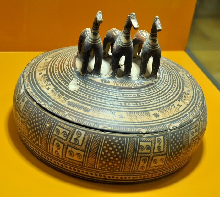 Athens, Agora, Late Geometric pyxis