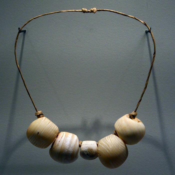 Hegra, Necklace
