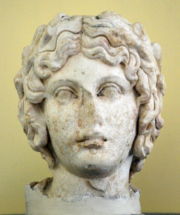 Hadrumetum, Head of a genius