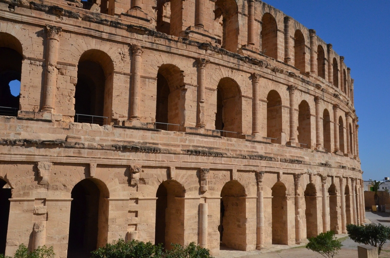 Thysdrus, Amphitheater, View from the outside