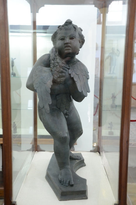 Lambaesis, Statue of a Child with a Bird