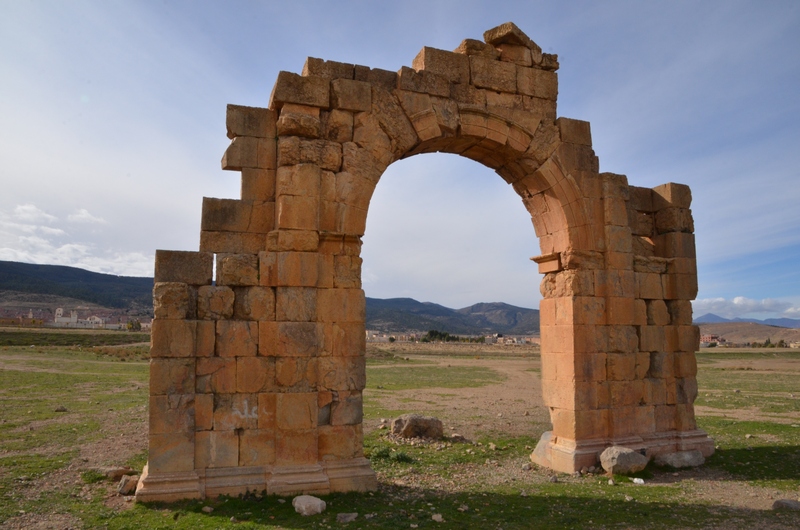 Lambaesis, Arch of Commodus