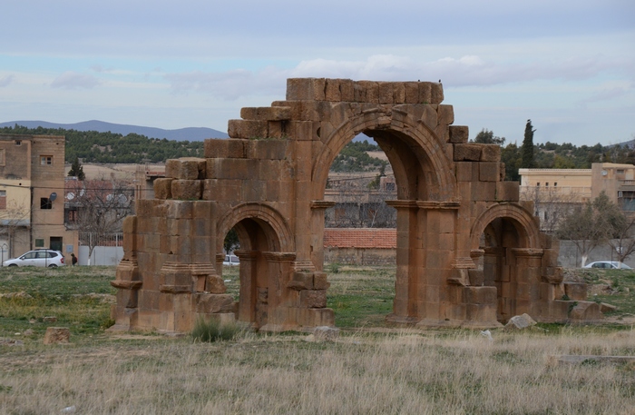 Lambaesis, Byzantine fort, Arch