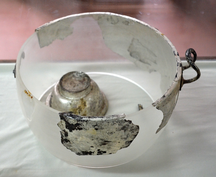 Soumaa d'el Khroub, Glass bowl