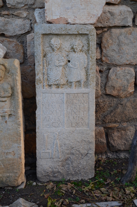 Thubursicum Numidarum, Tombstone of two very old people