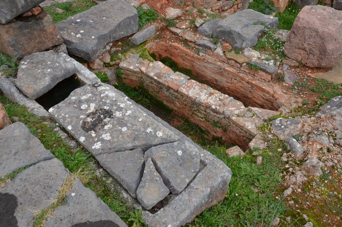 Tiddis, Christian chapel, Tombs