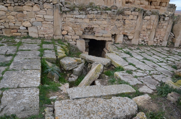 Madauros, Street with sewer