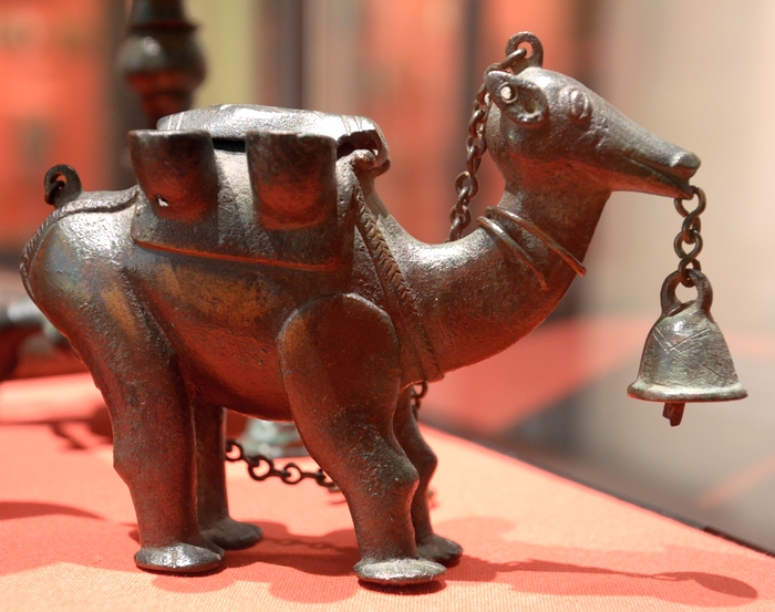 Byzantine, Dromedary-shaped lamp