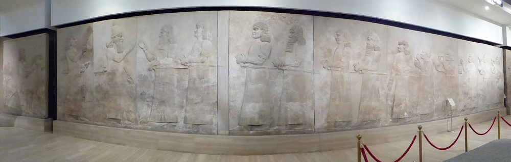 Khorsabad, Relief with king and courtiers