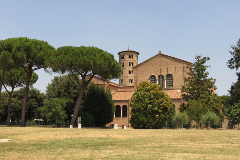 Ravenna, Sant'Apollinare in Classe, Exterior