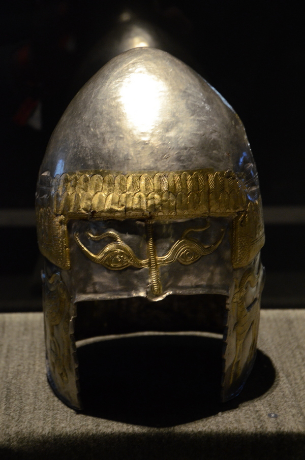 Peretu, Thracian helmet