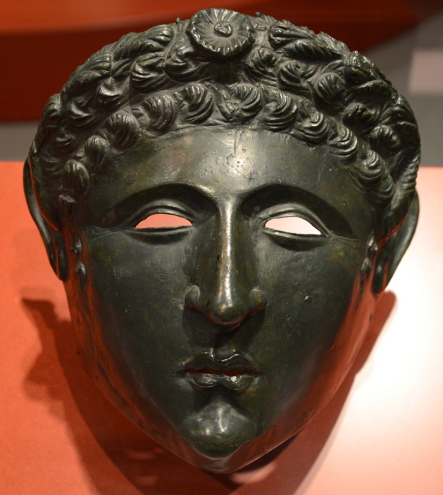 Hârșova, Roman face mask