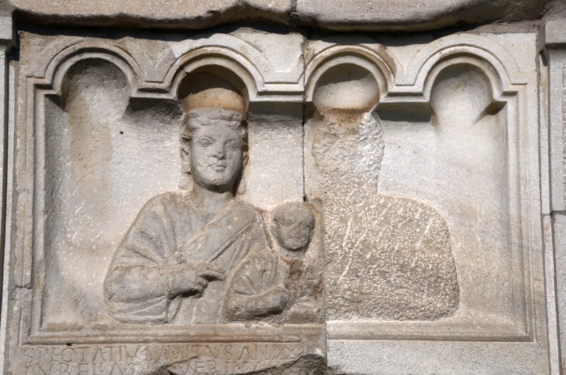 Šempeter, Mausoleum of Secundinus, Portaits