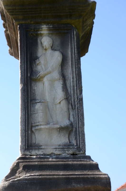 Šempeter, Mausoleum of Vindonius, Relief of a servant (1)