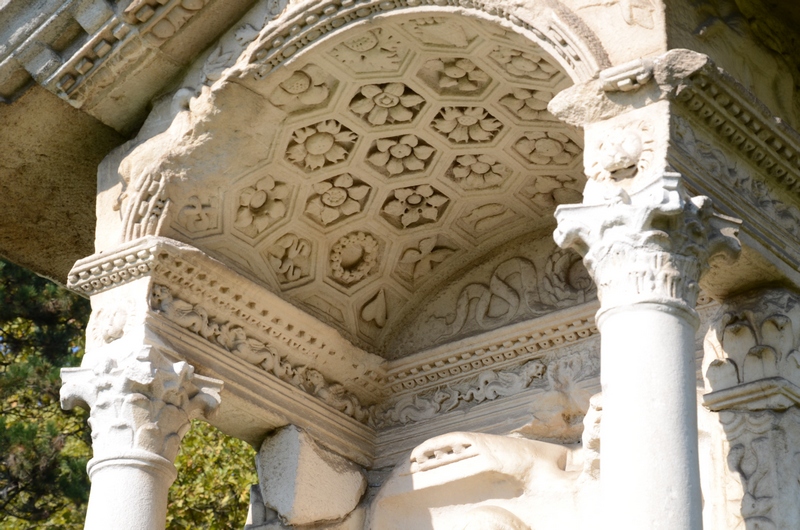 Šempeter, Mausoleum of Ennius, Arch