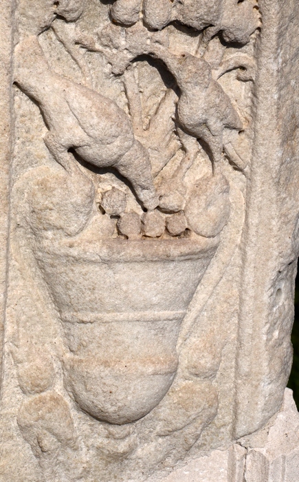 Šempeter, Mausoleum of Ennius, Relief of birds
