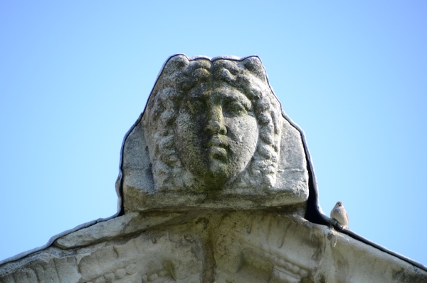 Šempeter, Mausoleum of the Spectatii, Acroterion