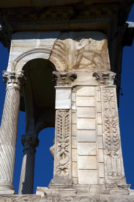 Šempeter, Mausoleum of the Spectatii, Right-hand side