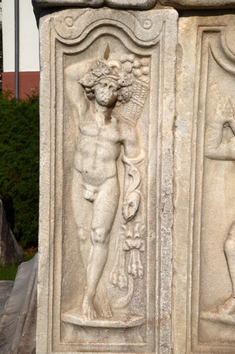 Šempeter, Mausoleum of the Spectatii, Bacchus