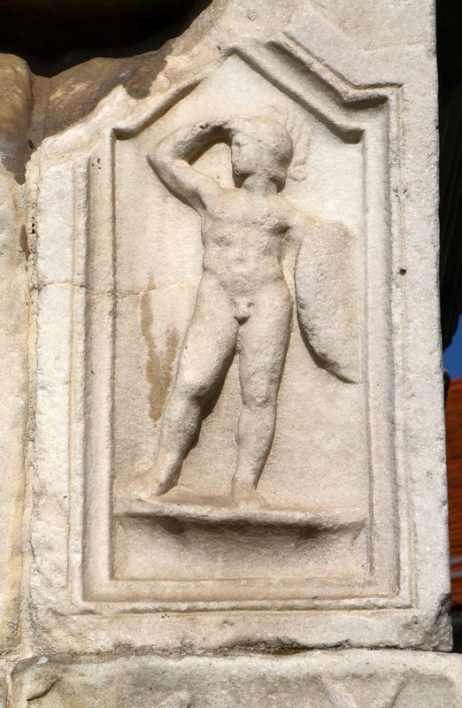 Šempeter, Mausoleum of the Spectatii, Hero (2)